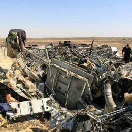 Sospechan que una bomba causó la caída del avión en Egipto: suspenden vuelos